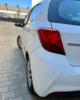 Toyota Yaris cena 43000 przebieg: 28300, rok produkcji 2016 z Góra małe 562